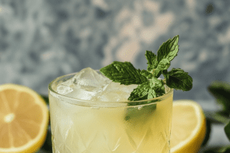 Learn how to make the famous Chilton drink with simple, fresh ingredients. Follow the recipe for the perfect cocktail!